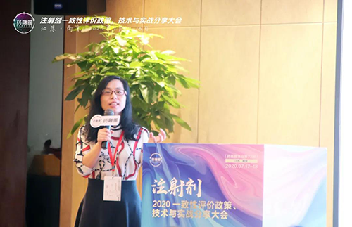 周晓堂主任上台发演出讲