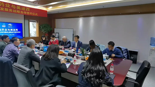 力鑫药业董事长&总司理高悦译、、副总司理张倩、、首席手艺官陈成斌、、研发商务总监刘恩桂、、总经办主任张梦晗